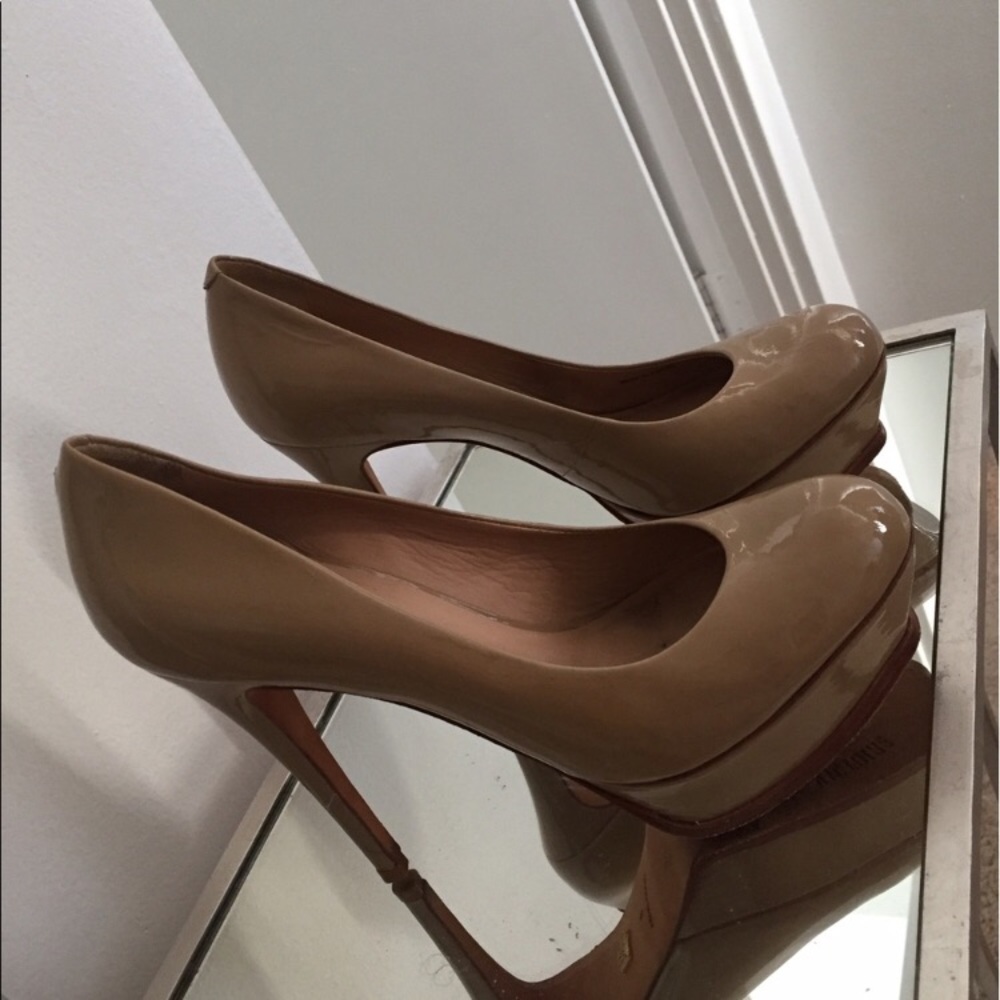 Pour La Victoire nude platform heels